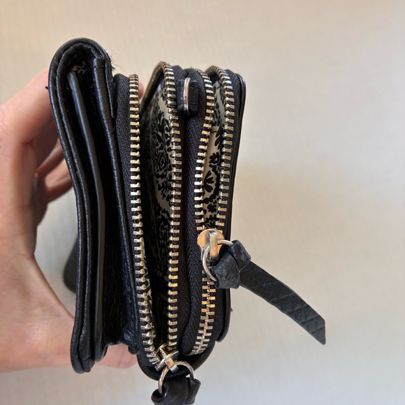 Vera Bradley Black Leather Zip Around Wallet/Wristlet - Picture 4 of 14